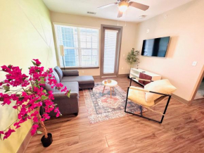 Full Apartment, Close to Parks King Bed Pet-Friendly Top Amenities